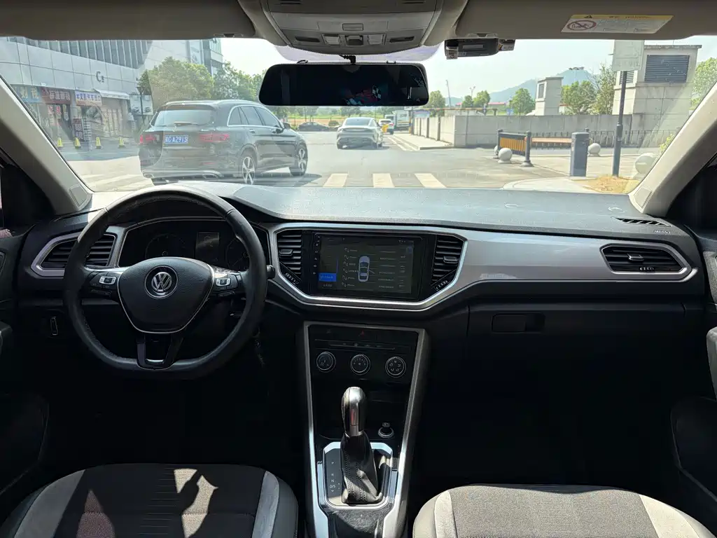 Volkswagen T-Roc — миниатюра 9