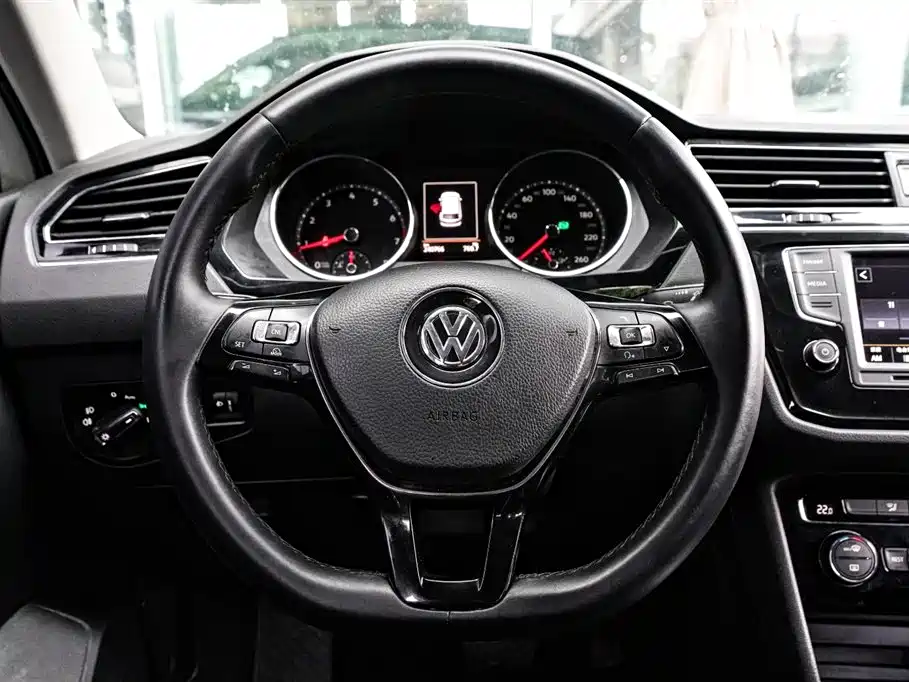 Volkswagen Tiguan L L 2017 330TSI AT Comfort