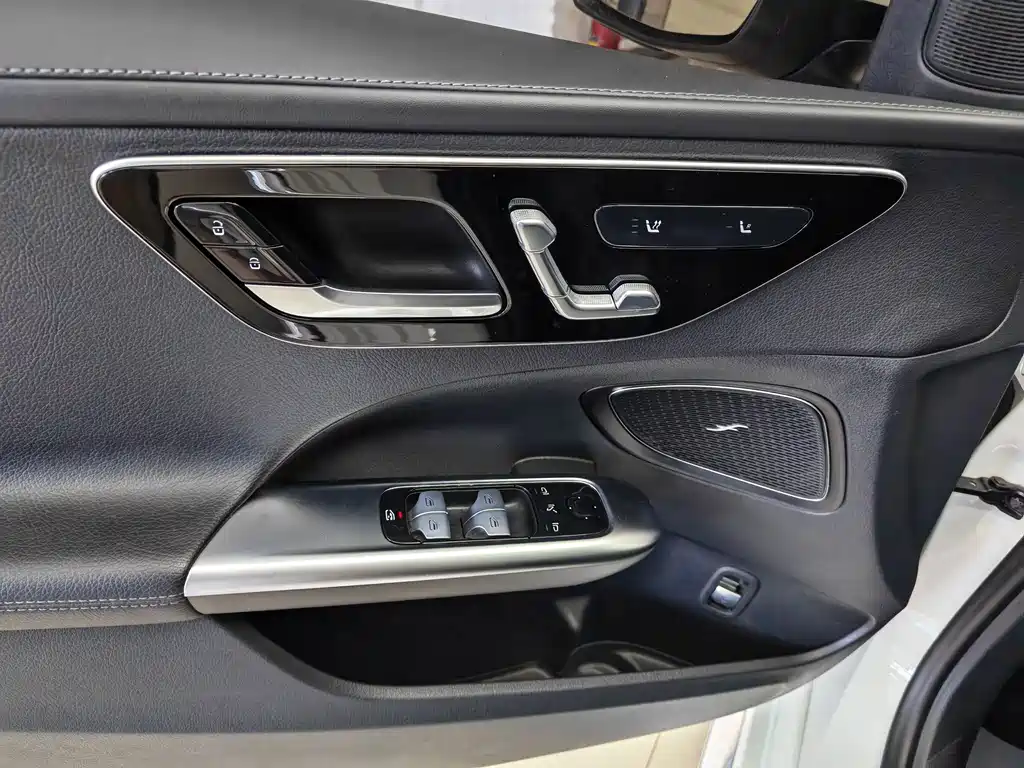 Mercedes-Benz C-Class — миниатюра 10