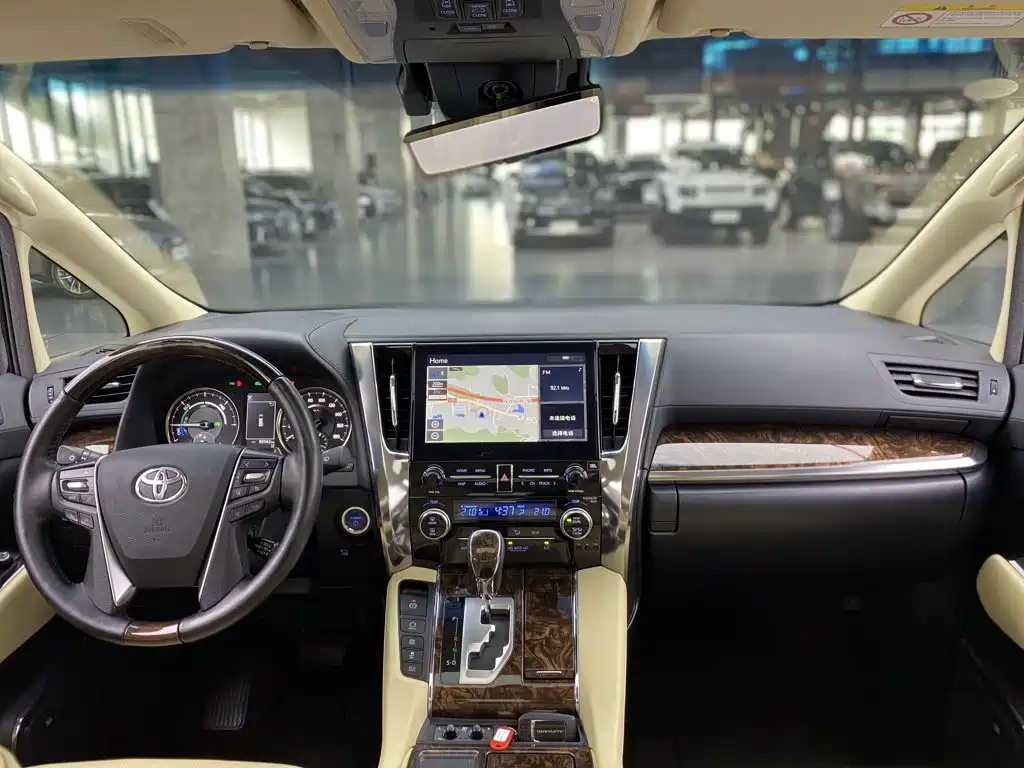 Toyota Alphard — миниатюра 15