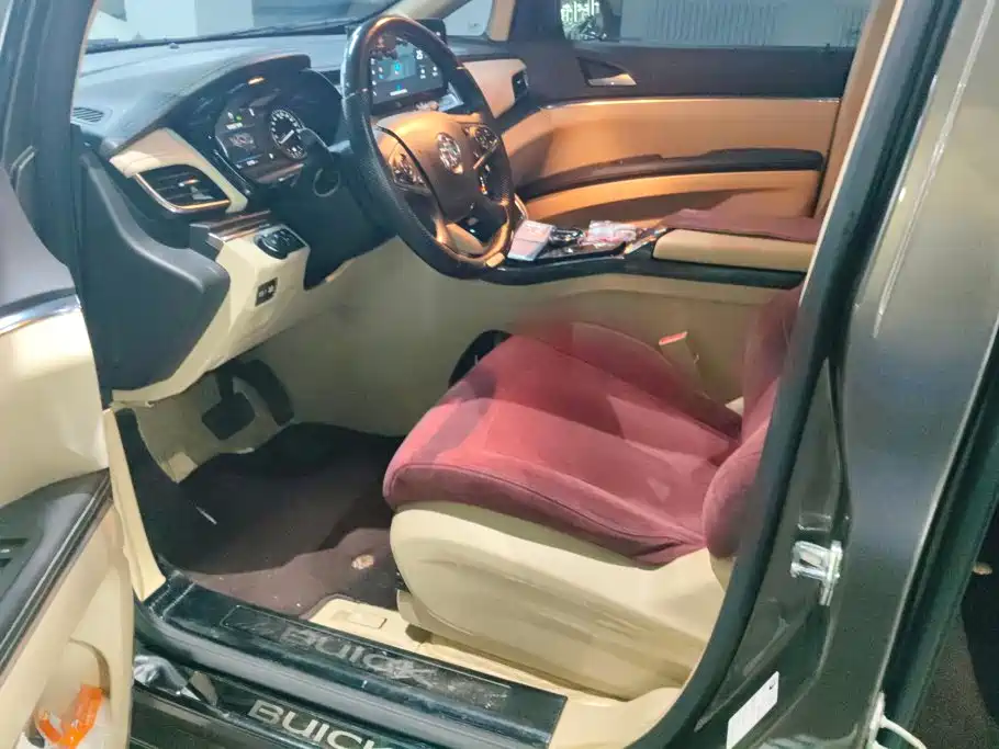 Buick GL8 — миниатюра 9