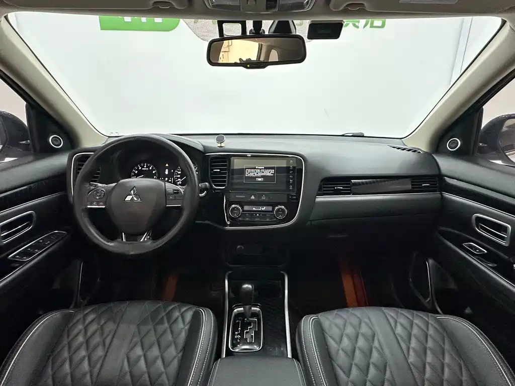 Mitsubishi Outlander — миниатюра 12