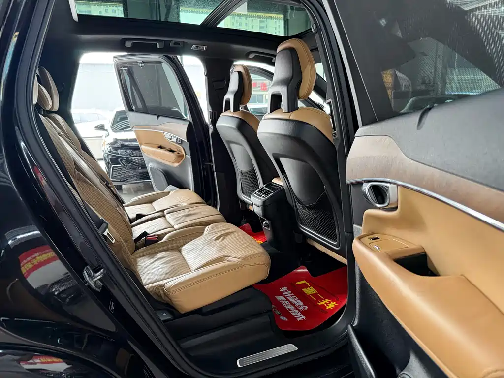 Volvo XC90 — миниатюра 10