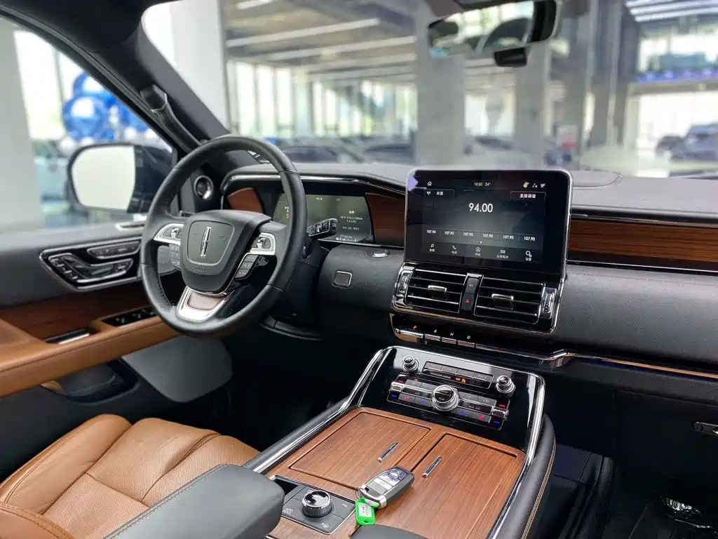 Lincoln Navigator — миниатюра 40
