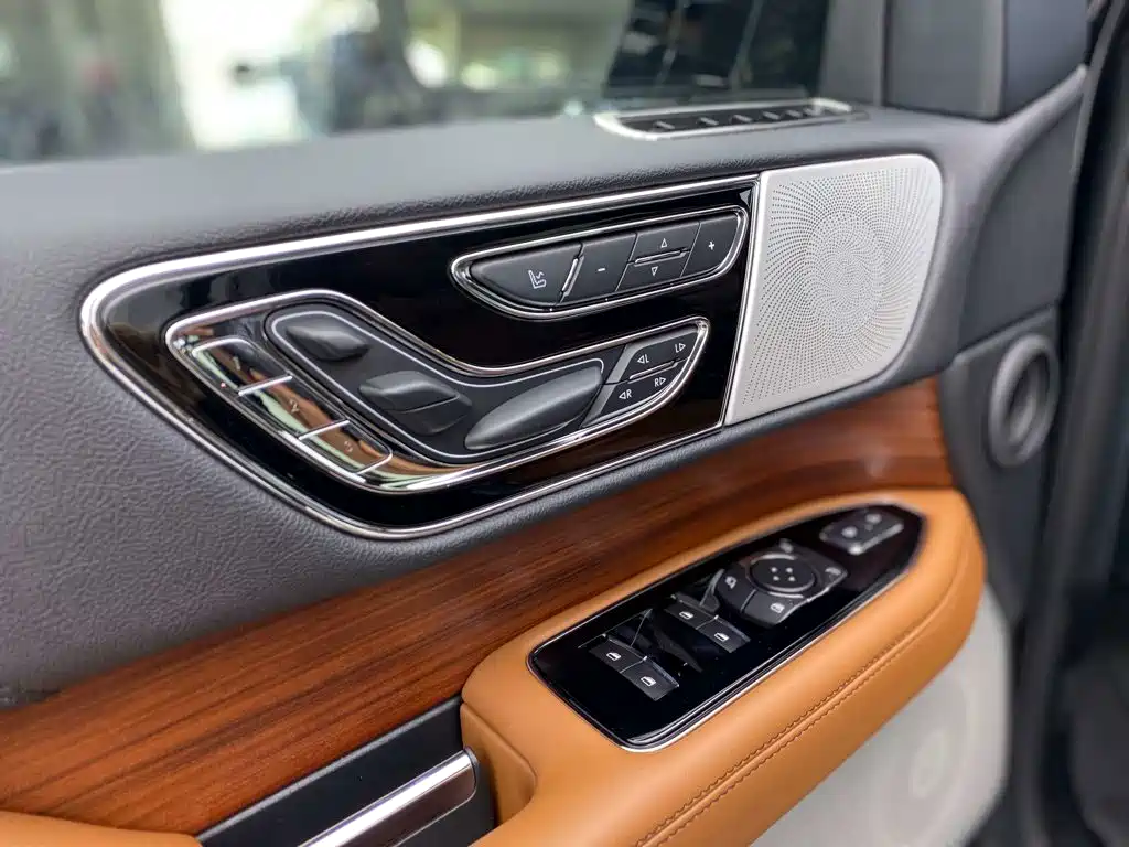 Lincoln Navigator — миниатюра 38