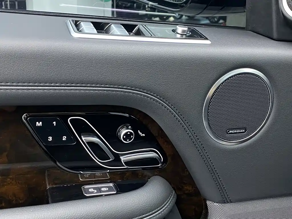 Land Rover Range Rover — миниатюра 26