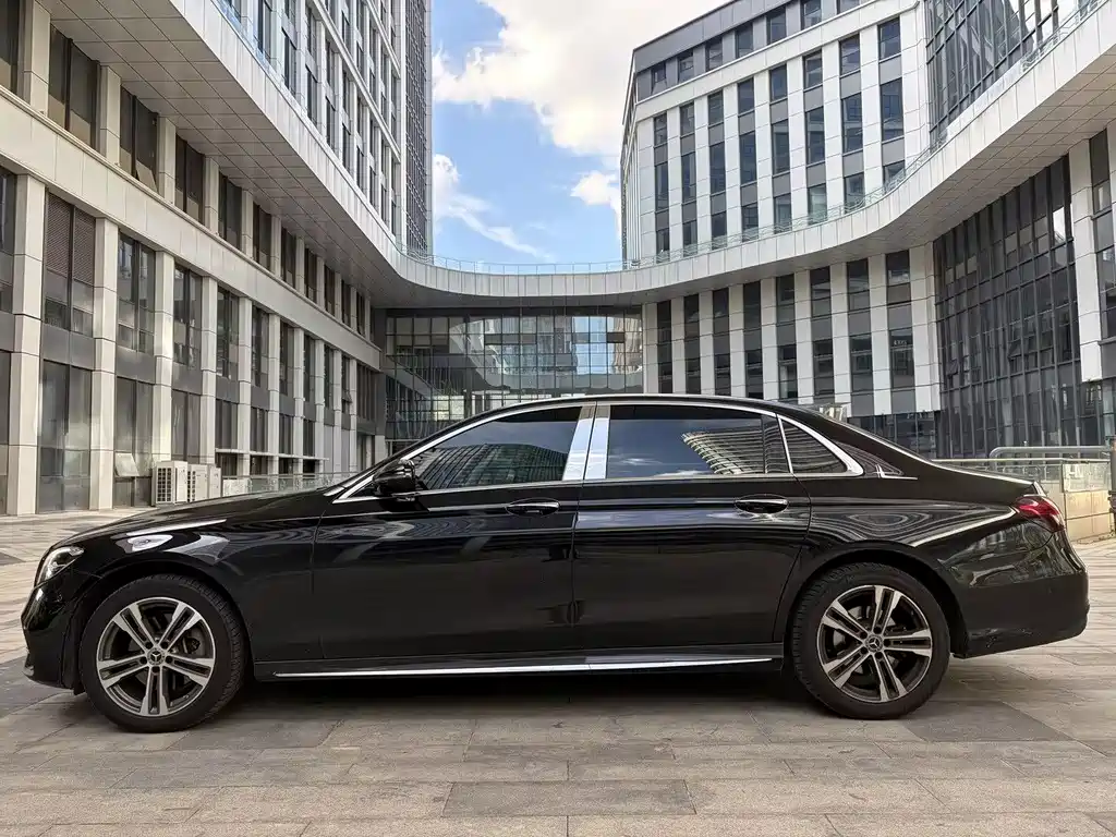 Mercedes-Benz E-Class — миниатюра 4