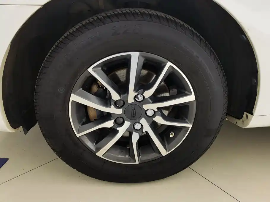 Geely Emgrand — миниатюра 6