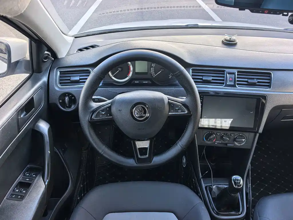 Skoda Rapid — миниатюра 8