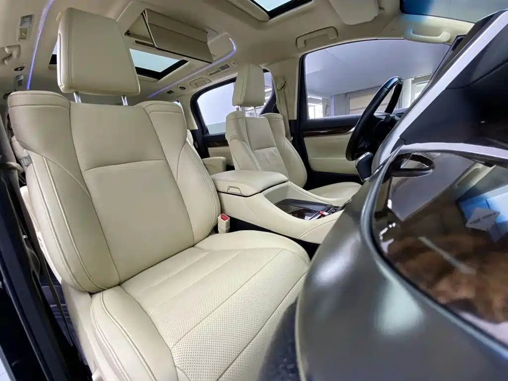 Toyota Alphard — миниатюра 32