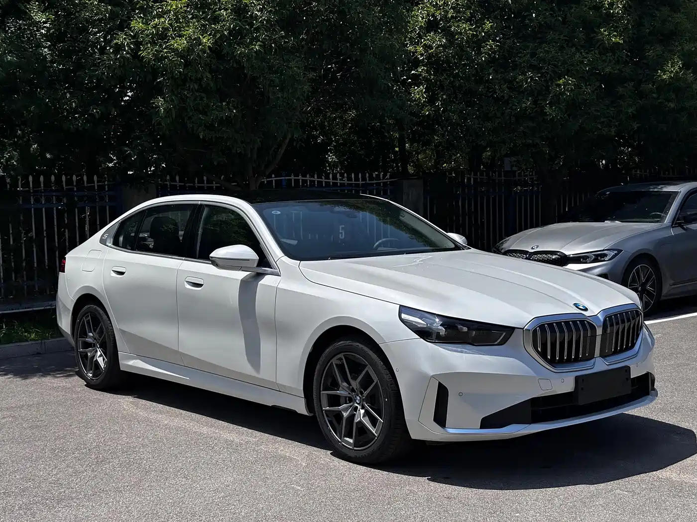 BMW 5 series 2025 Белый из Китая, фото 3