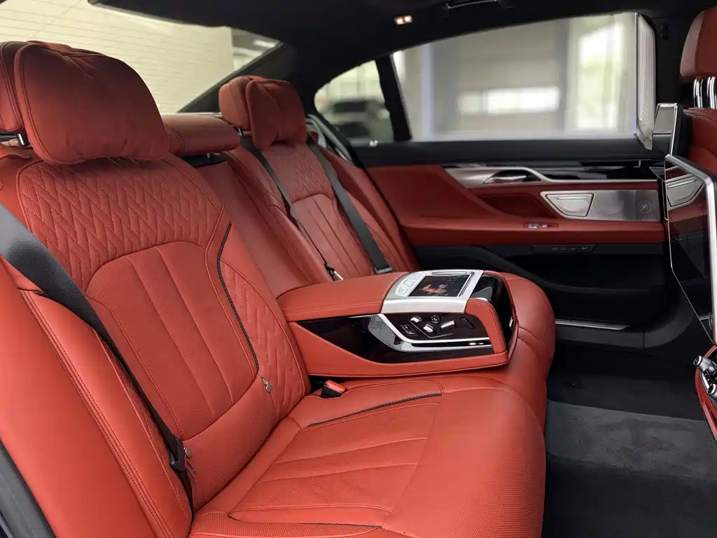 BMW 7 Series — миниатюра 36