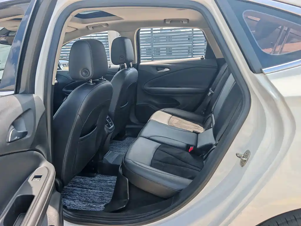 Buick Verano — миниатюра 10