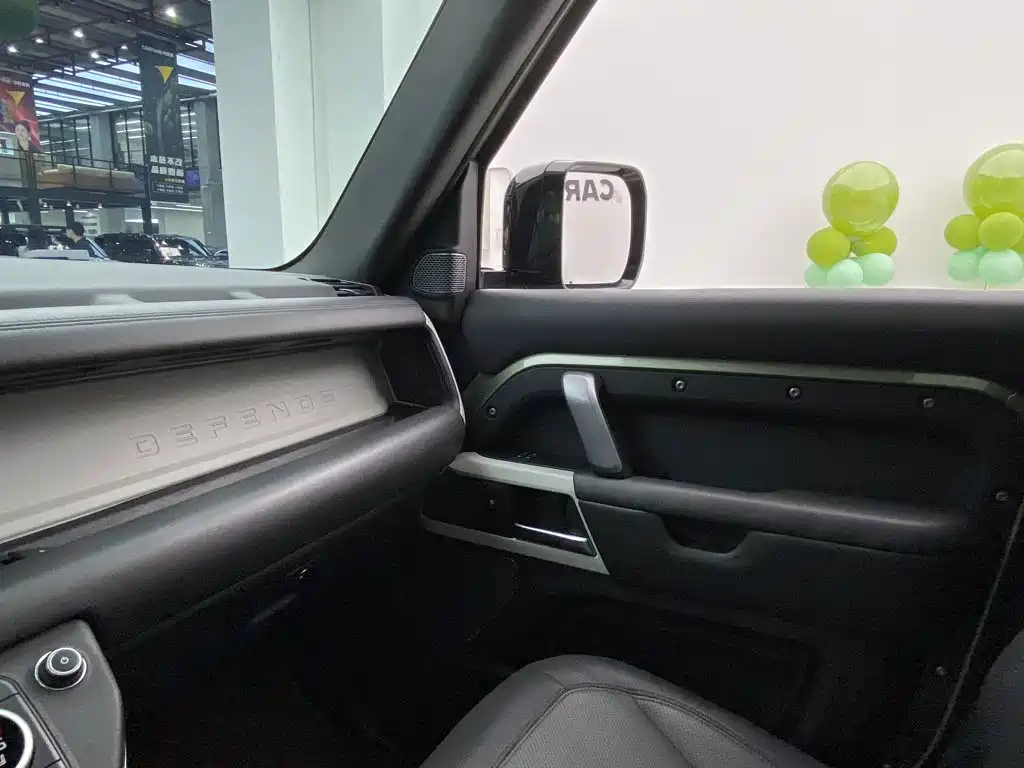 Land Rover Defender — миниатюра 28