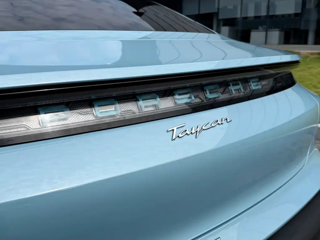 Porsche Taycan — миниатюра 17