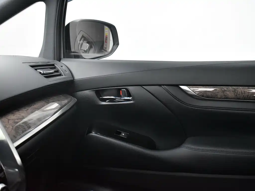 Toyota Alphard — миниатюра 11