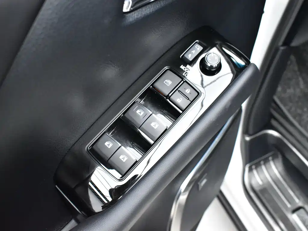 Toyota Alphard — миниатюра 14