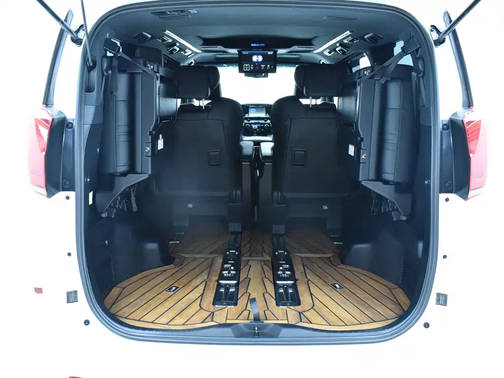 Toyota Alphard — миниатюра 21