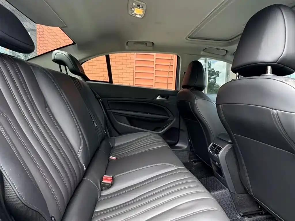 Peugeot 408 — миниатюра 6