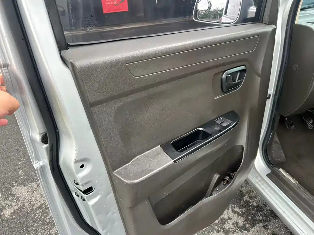 Wuling Rongguang V — миниатюра 5