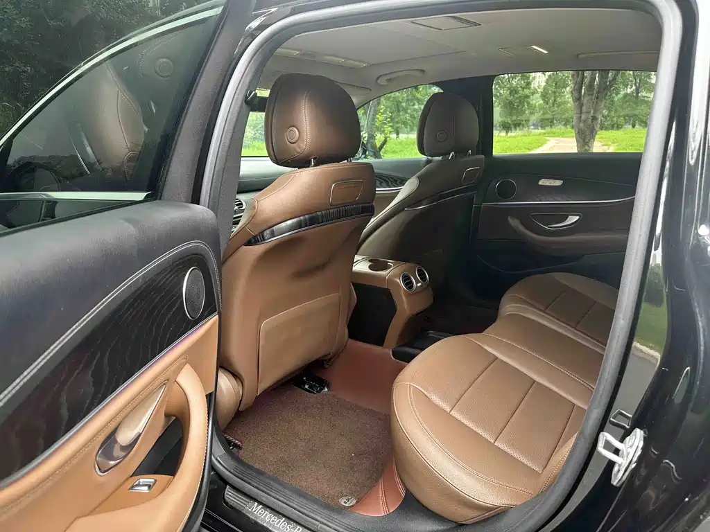 Mercedes-Benz E-Class — миниатюра 8