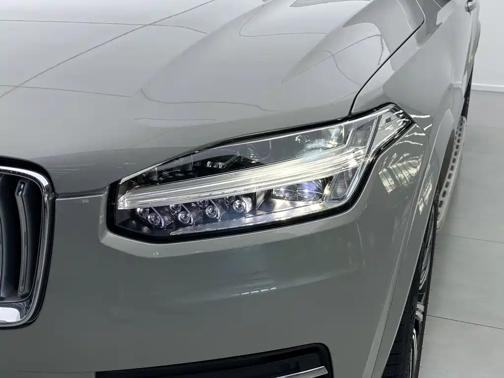 Volvo XC90 — миниатюра 5