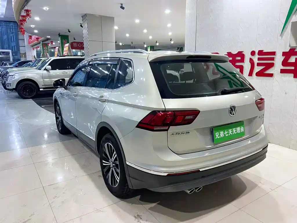 VOLKSWAGEN TIGUAN L