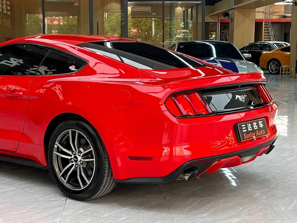 FORD MUSTANG