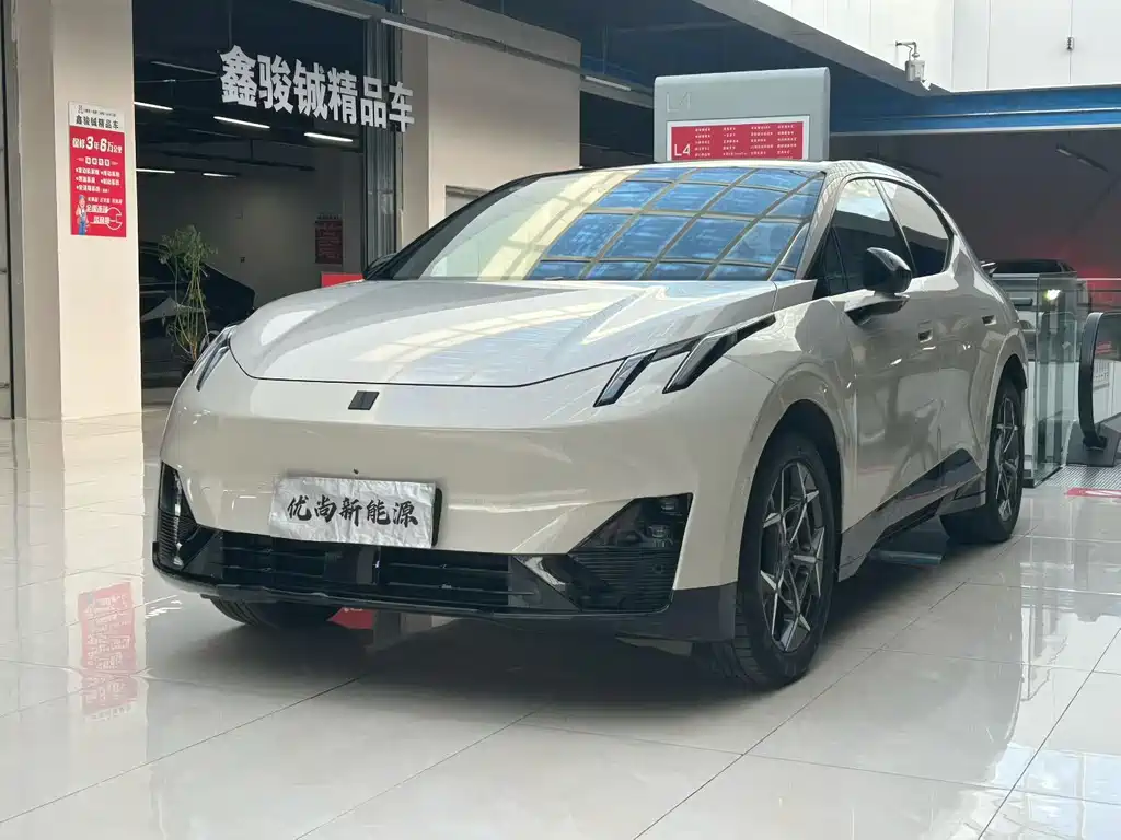 Lynk & Co Z20 2025