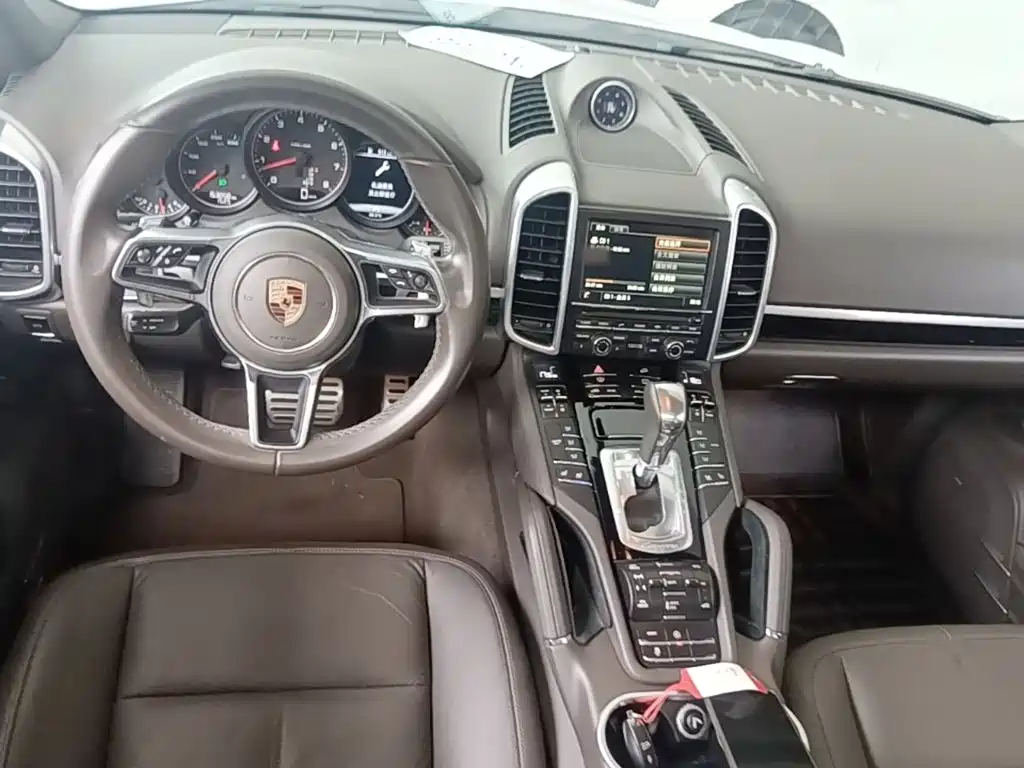 Porsche Cayenne — миниатюра 10