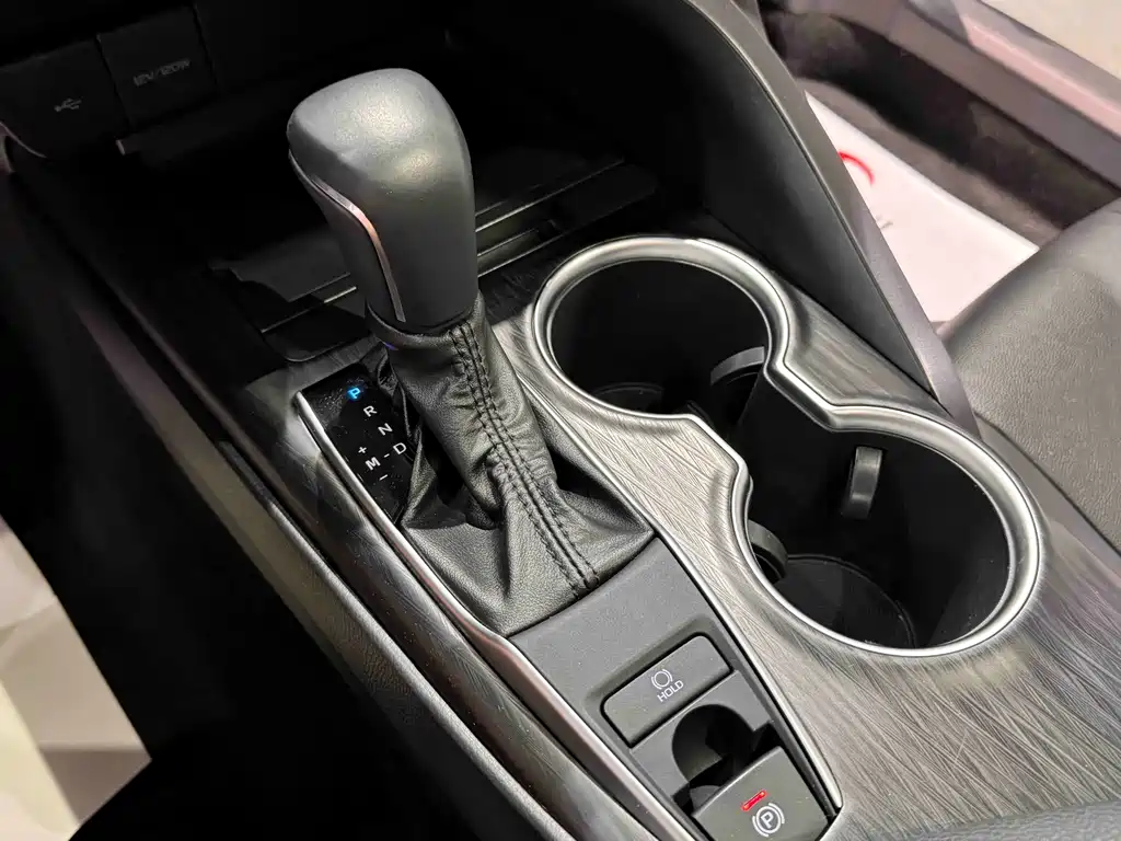 Toyota Camry 2023 2.0G Luxury