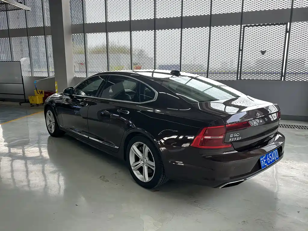 Volvo S90 — миниатюра 5