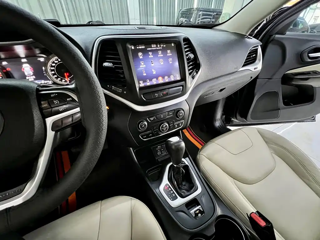 Jeep Cherokee — миниатюра 12