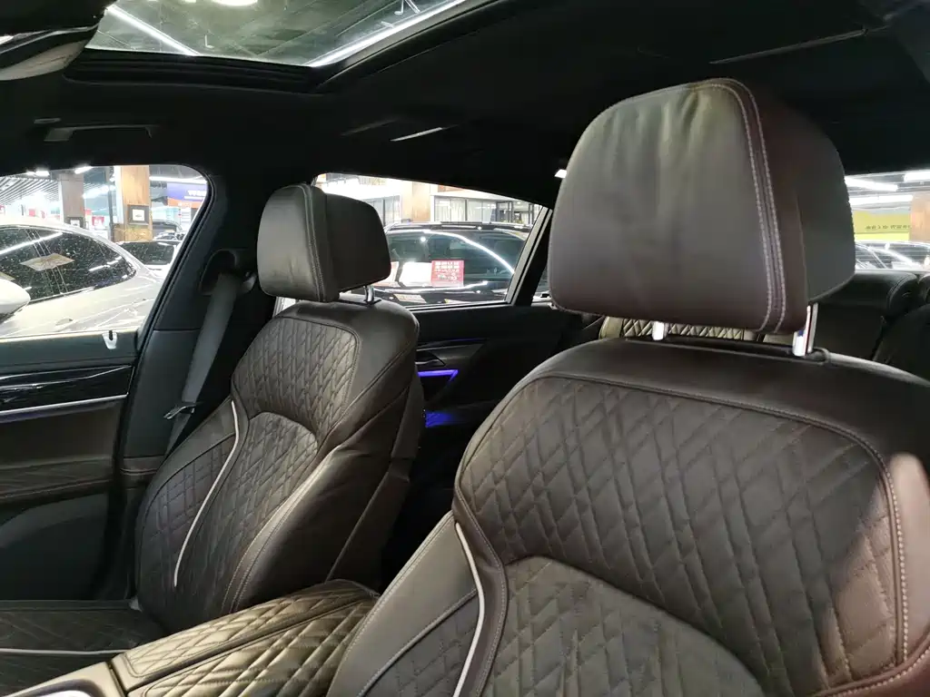 BMW 7 Series — миниатюра 13
