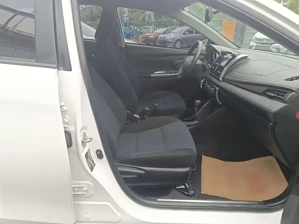 Toyota Yaris L — миниатюра 25