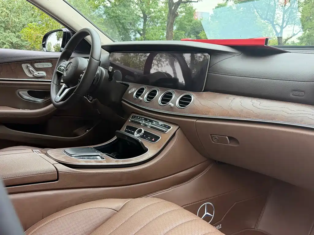 Mercedes-Benz E-Class — миниатюра 6