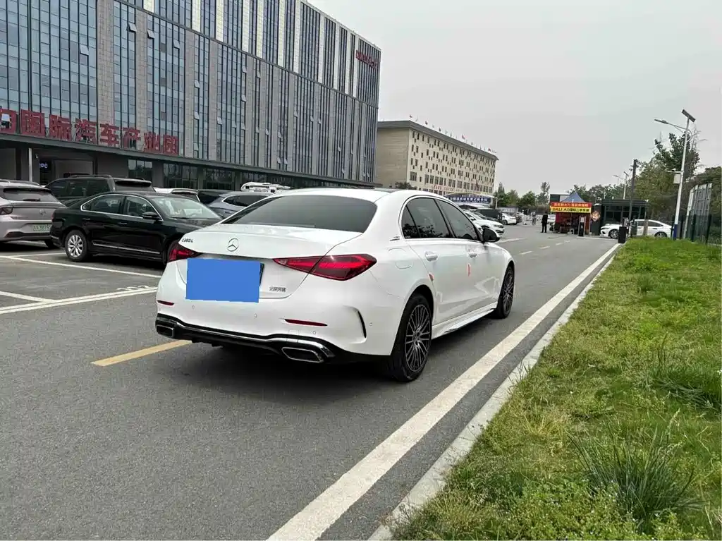 Mercedes-Benz C-Class — миниатюра 11