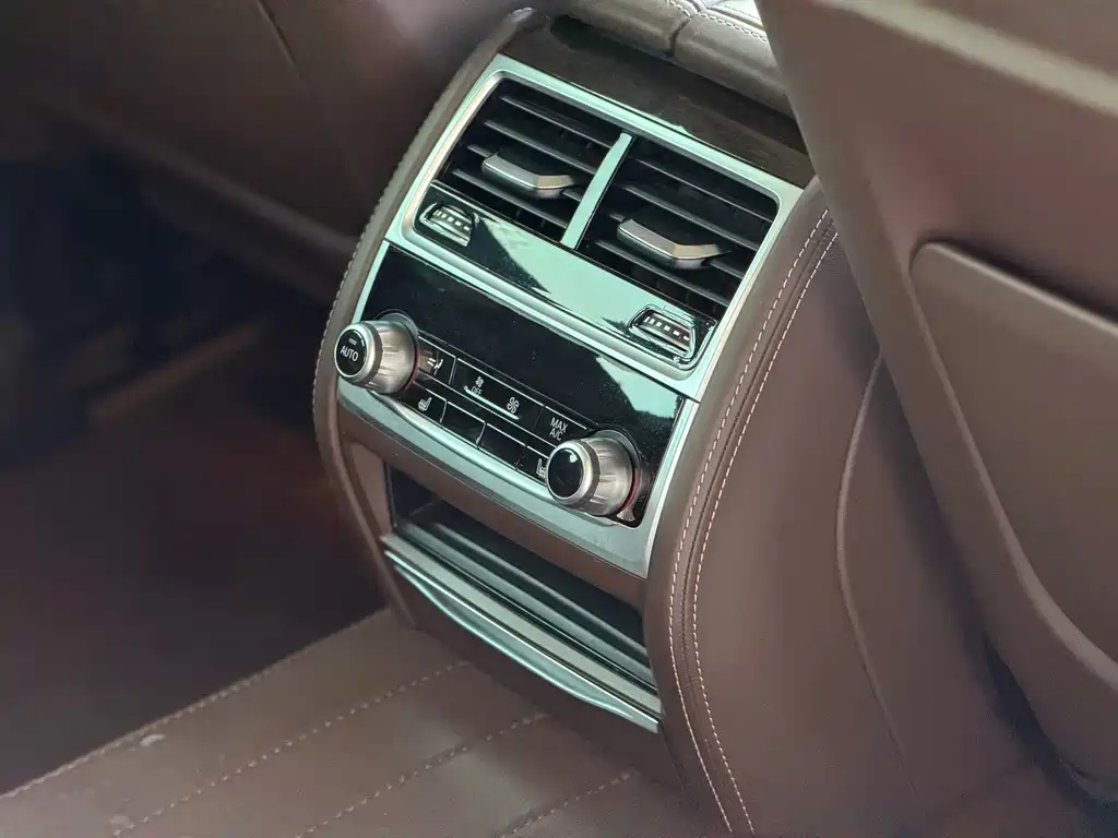 BMW 7 Series — миниатюра 18