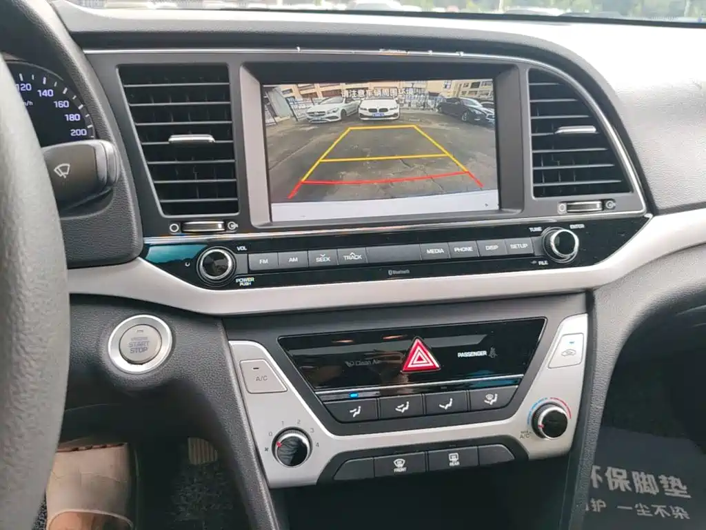 Hyundai Elantra — миниатюра 13