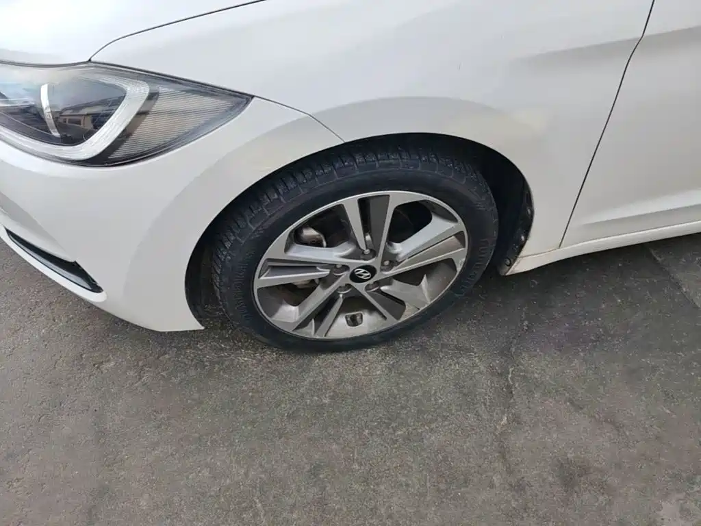 Hyundai Elantra — миниатюра 23
