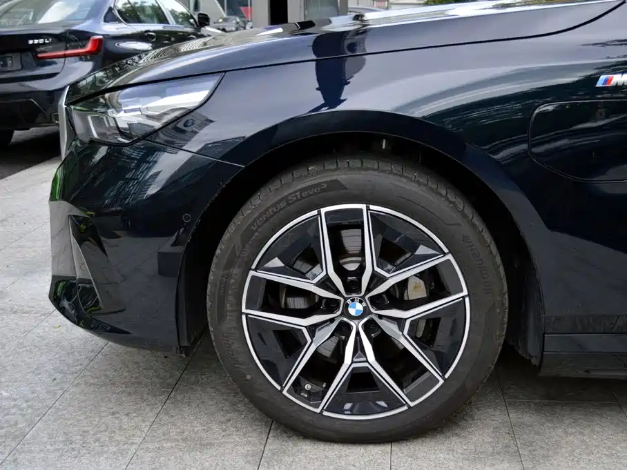 BMW i5 — миниатюра 12