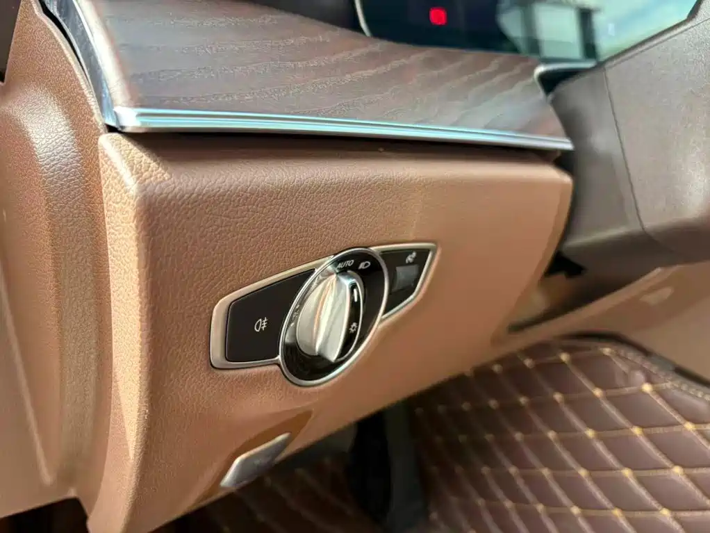 Mercedes-Benz E-Class — миниатюра 18