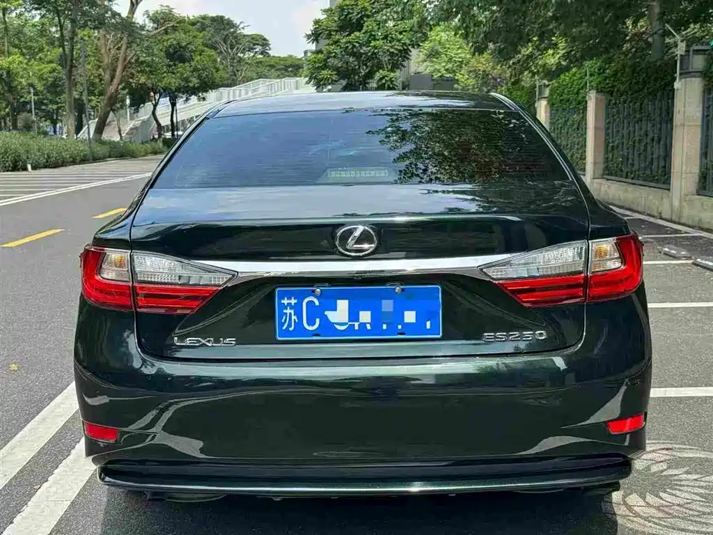 Lexus ES — миниатюра 5