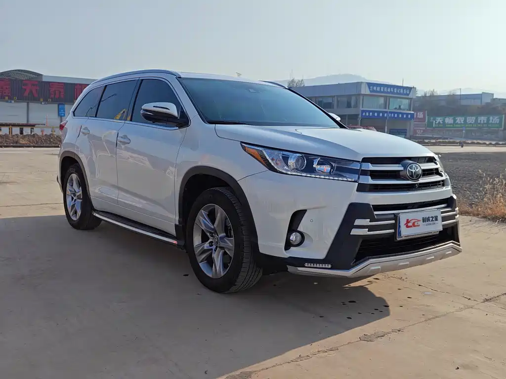 TOYOTA HIGHLANDER
