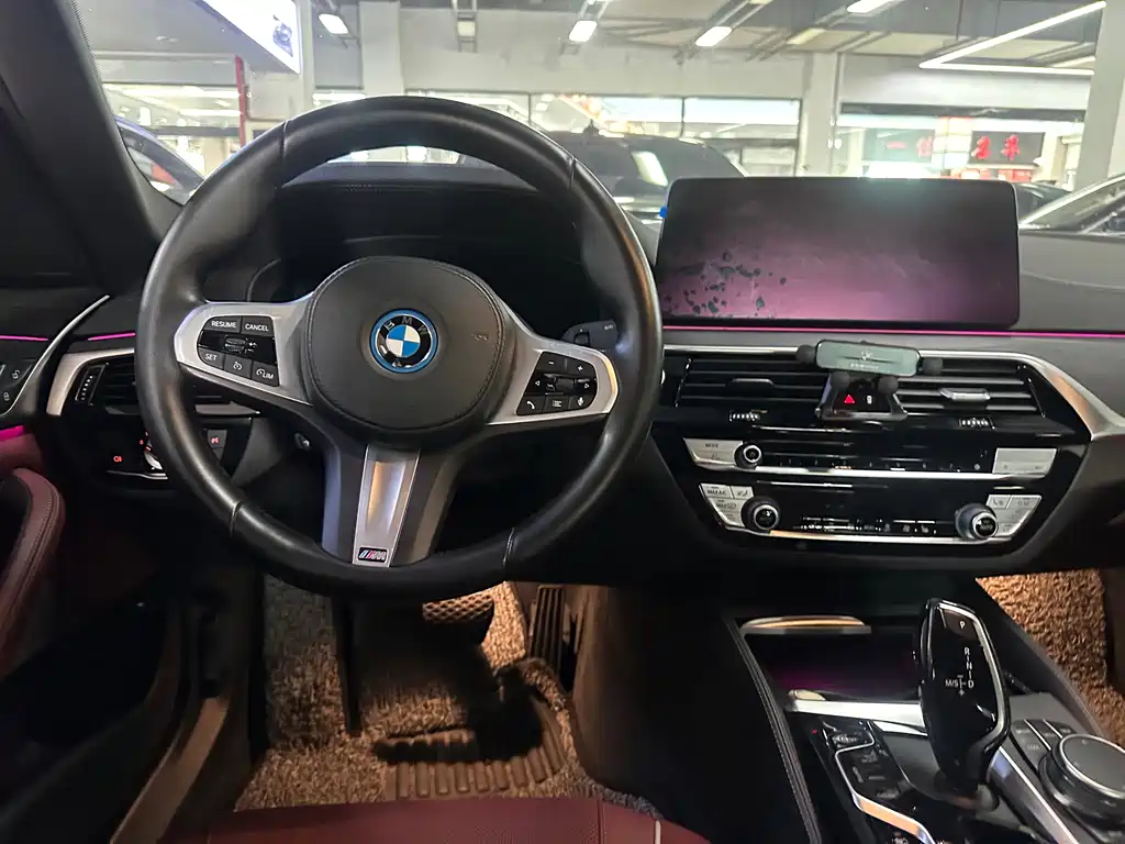 BMW 5 Series New Energy — миниатюра 6