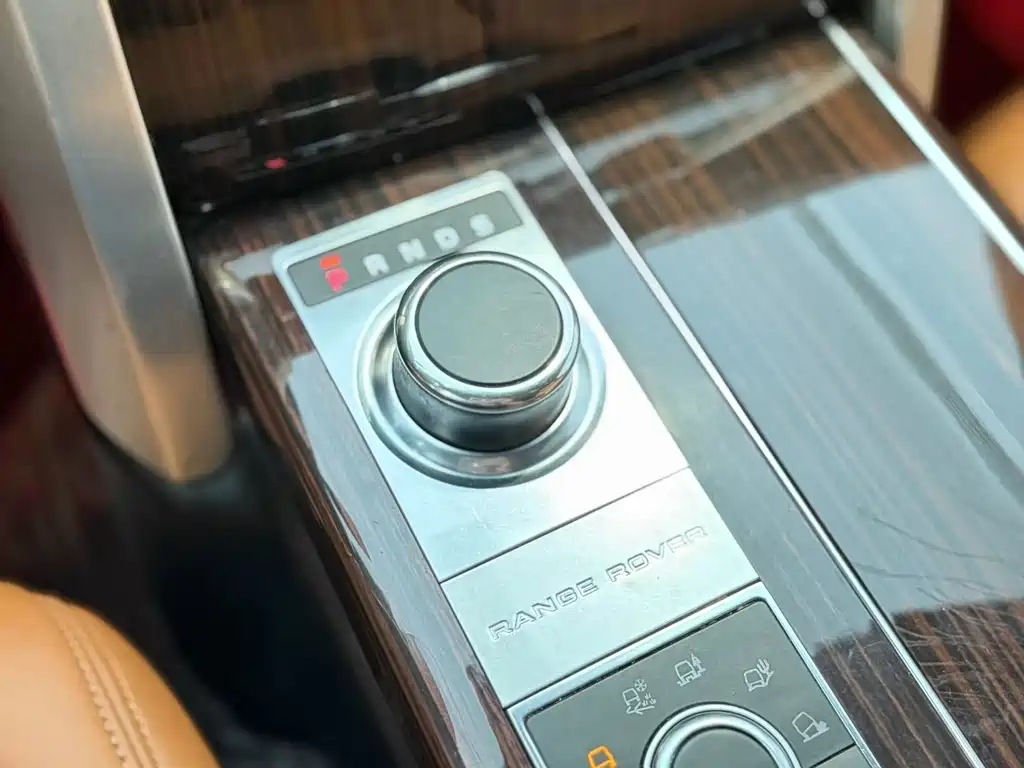 Land Rover Range Rover — миниатюра 6