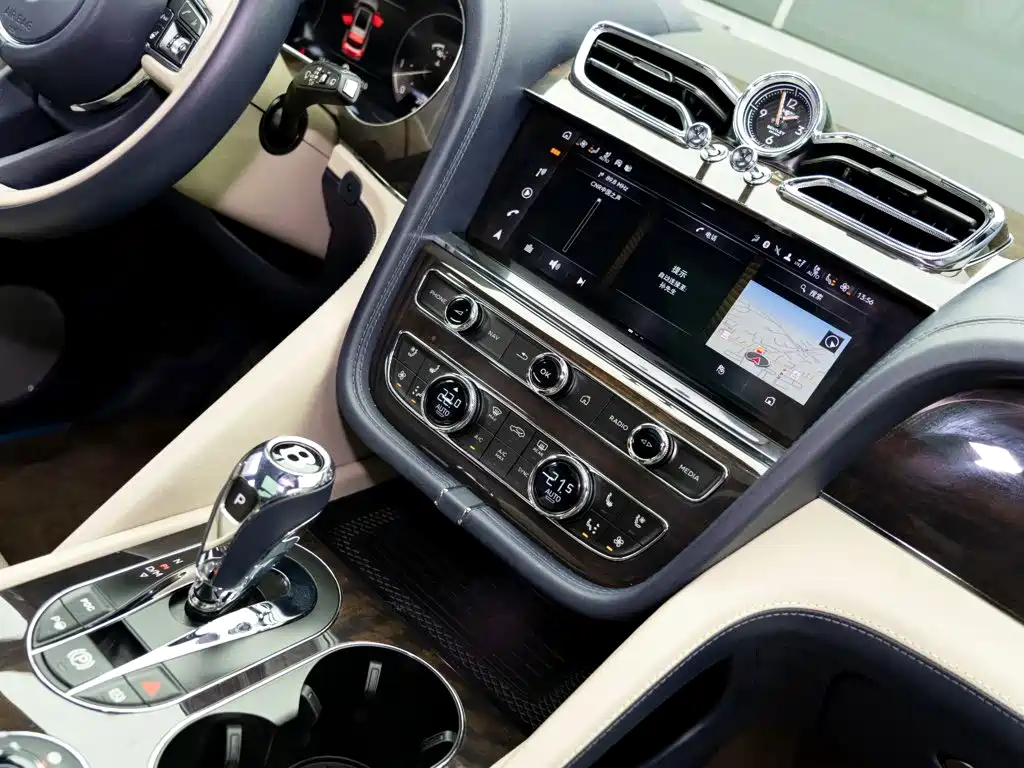 Bentley Bentayga — миниатюра 17