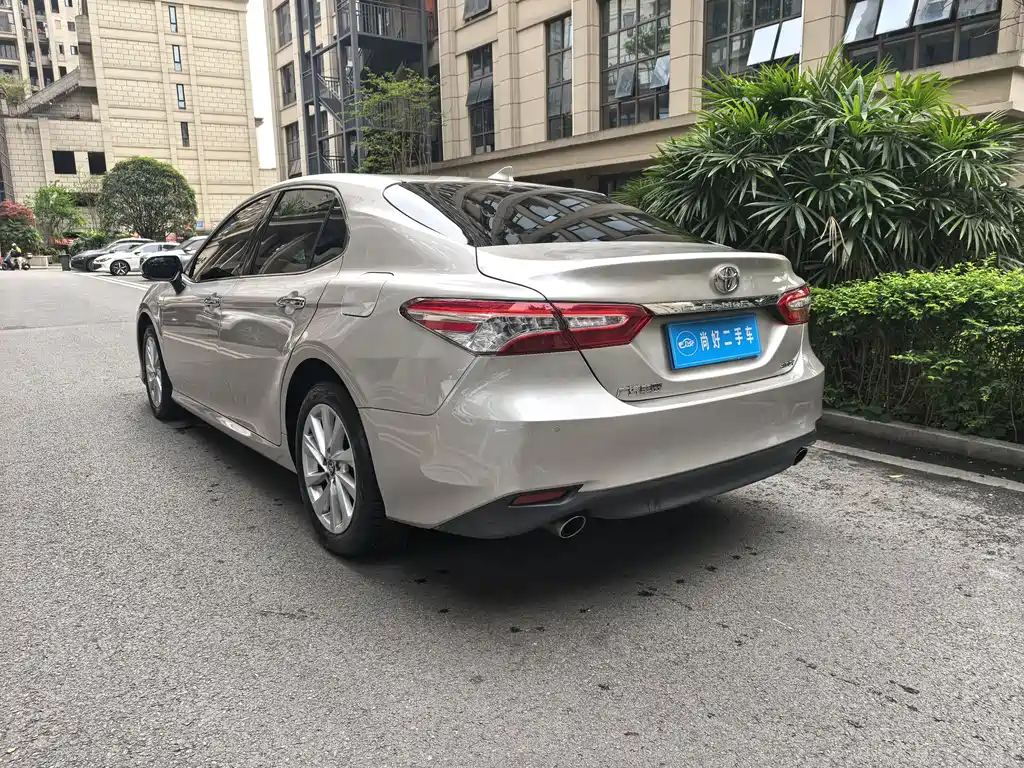Toyota Camry 2021 2.0G Luxury