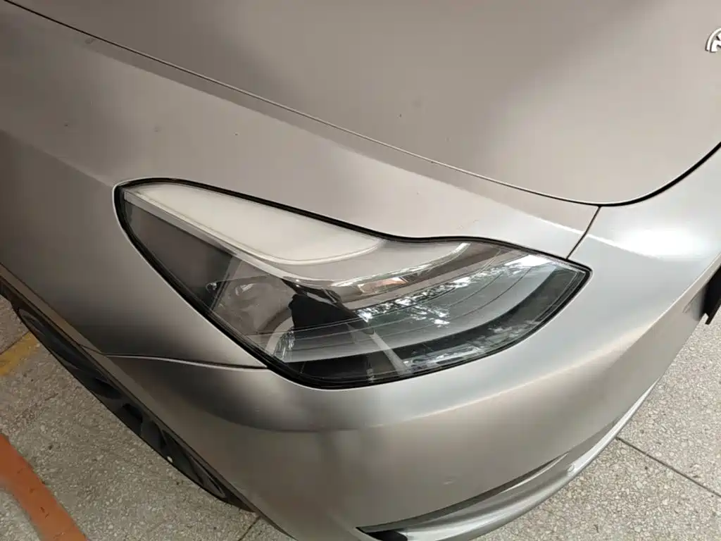 Tesla Model Y — миниатюра 11