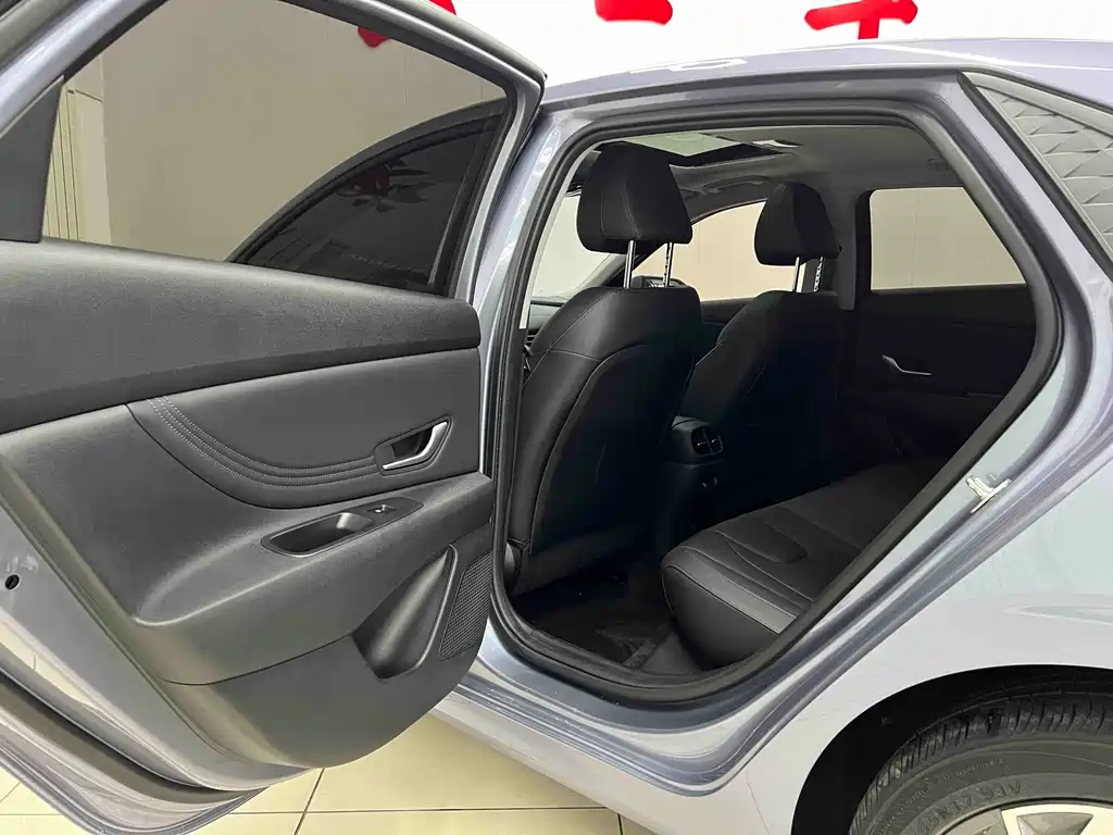 Hyundai Elantra — миниатюра 15